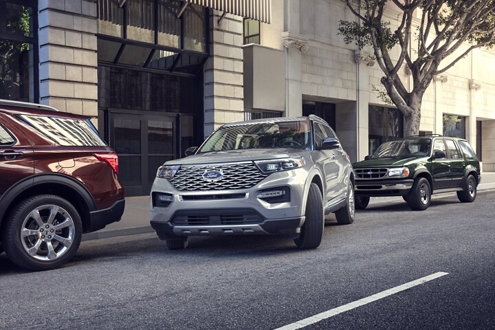 2023 Ford Explorer® Platinum SUV in Iconic Silver Metallic parallel parking between two other Explorer models