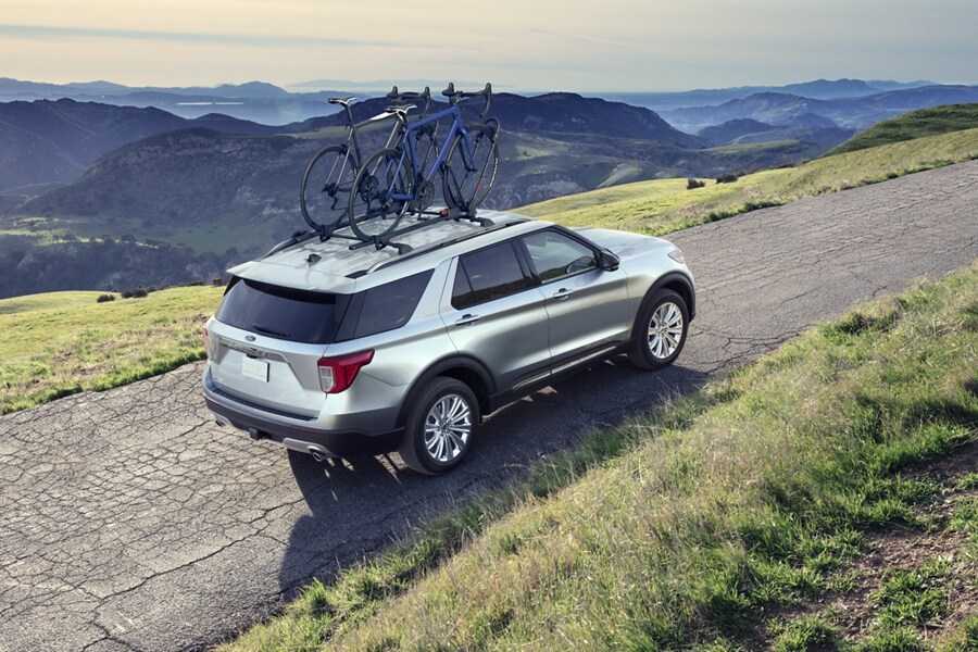 2023 Ford Explorer® SUV with Yakima® FrontLoader bike carrier with bikes attached