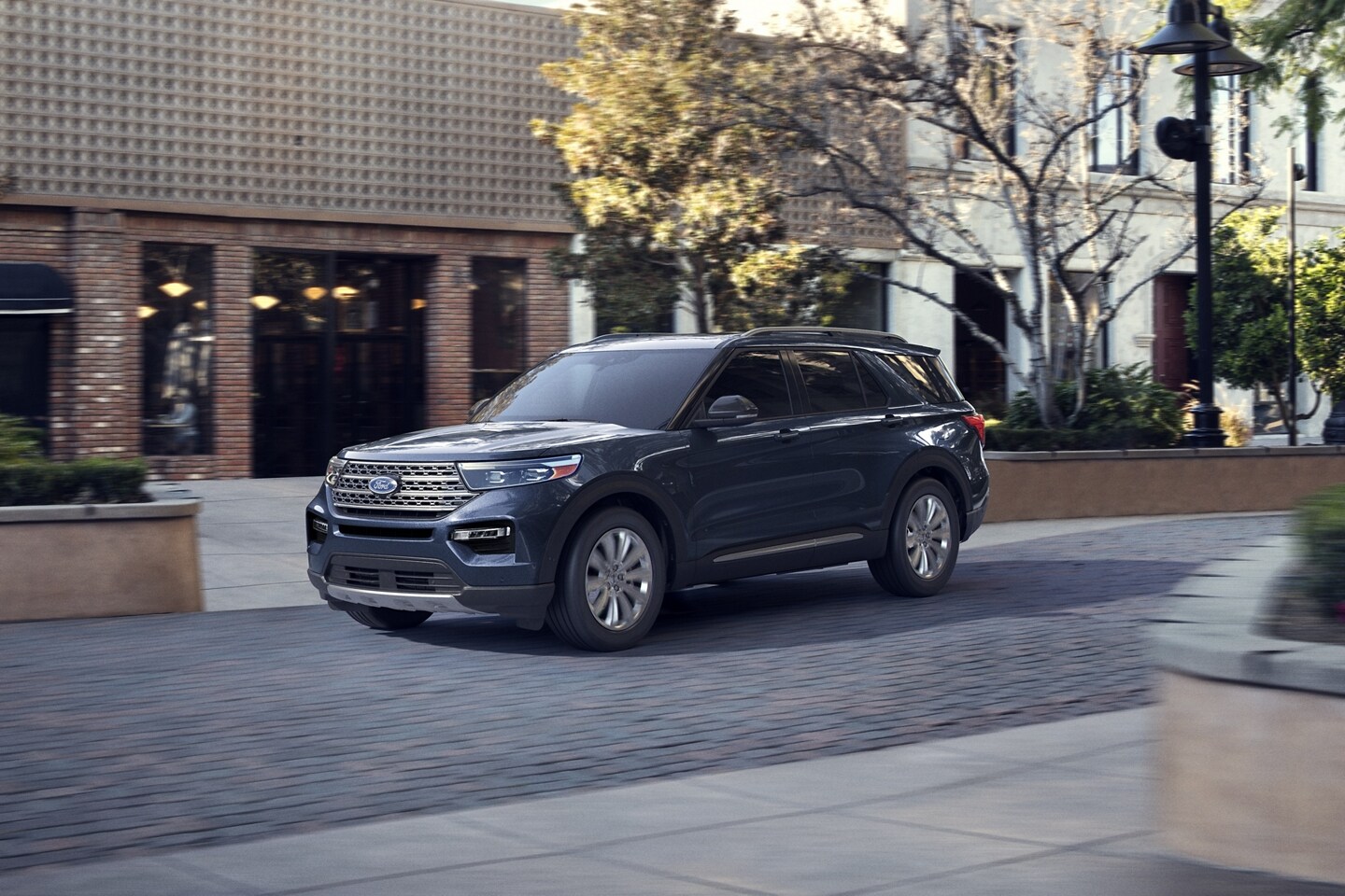  Ford Explorer Traveling through the city