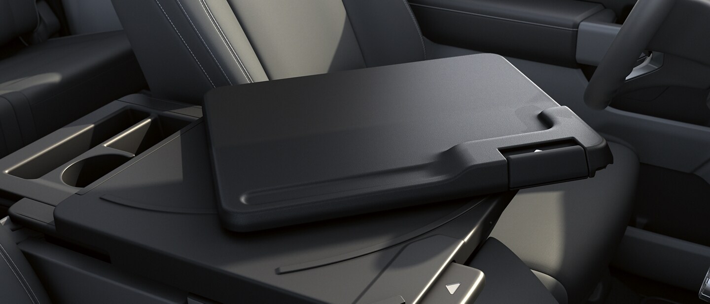Superficie de trabajo interior de una Ford F-150® 2023