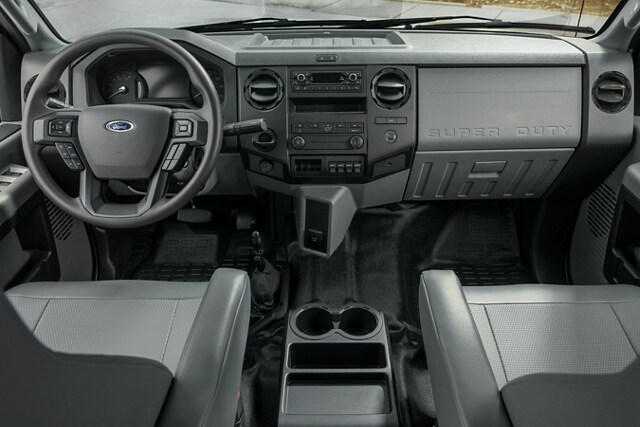 Interior de la Ford F-750 Regular Cab 2023