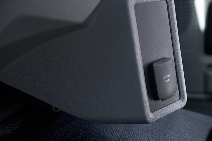 Tomacorriente de CA de 110 V de una Ford 2024 para Trabajo Mediano