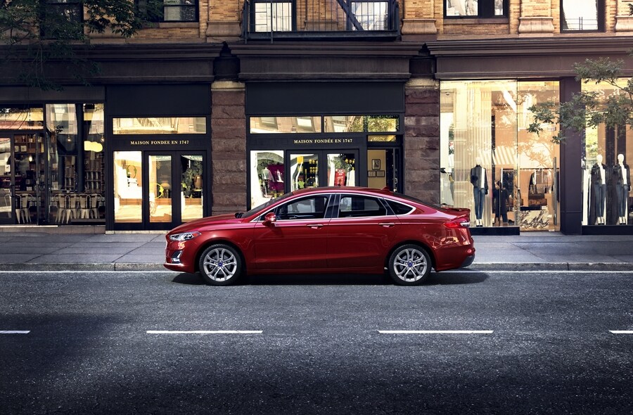 2020 Ford® Fusion Sedan | Power & Handling Features | Ford.com