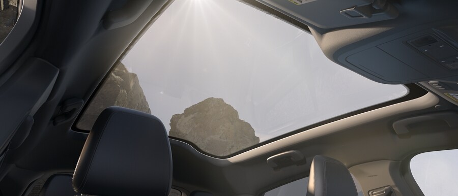 Vista interior del vidrio fijo panorámico de la Ford Mustang Mach-E® 2023