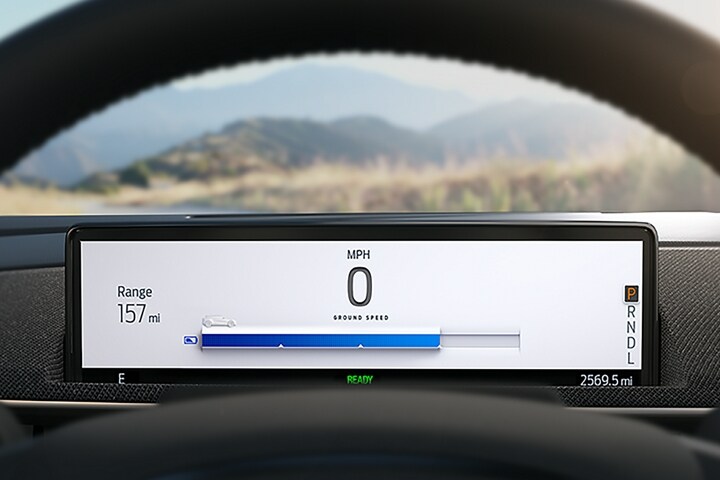 Pantalla de Autonomía Inteligente detrás del volante de una SUV Ford Mustang Mach-E® 2023