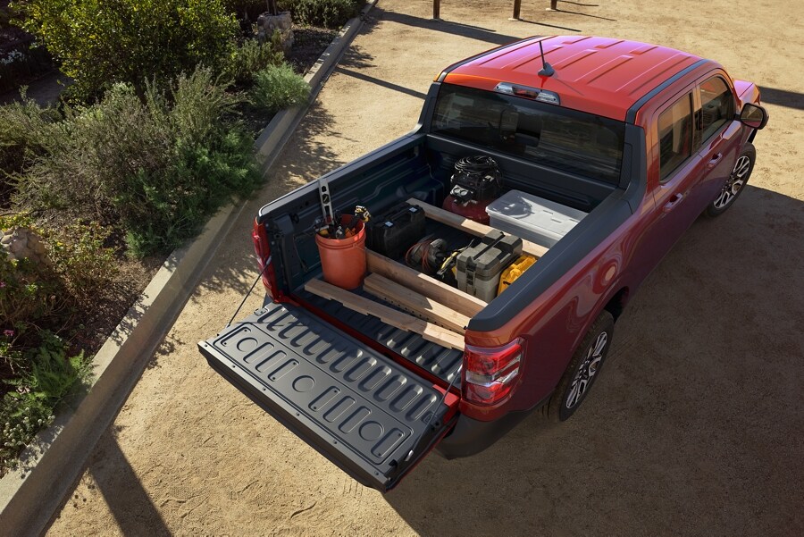 Vista superior de la camioneta Ford Maverick® 2023 en Hot Pepper Red