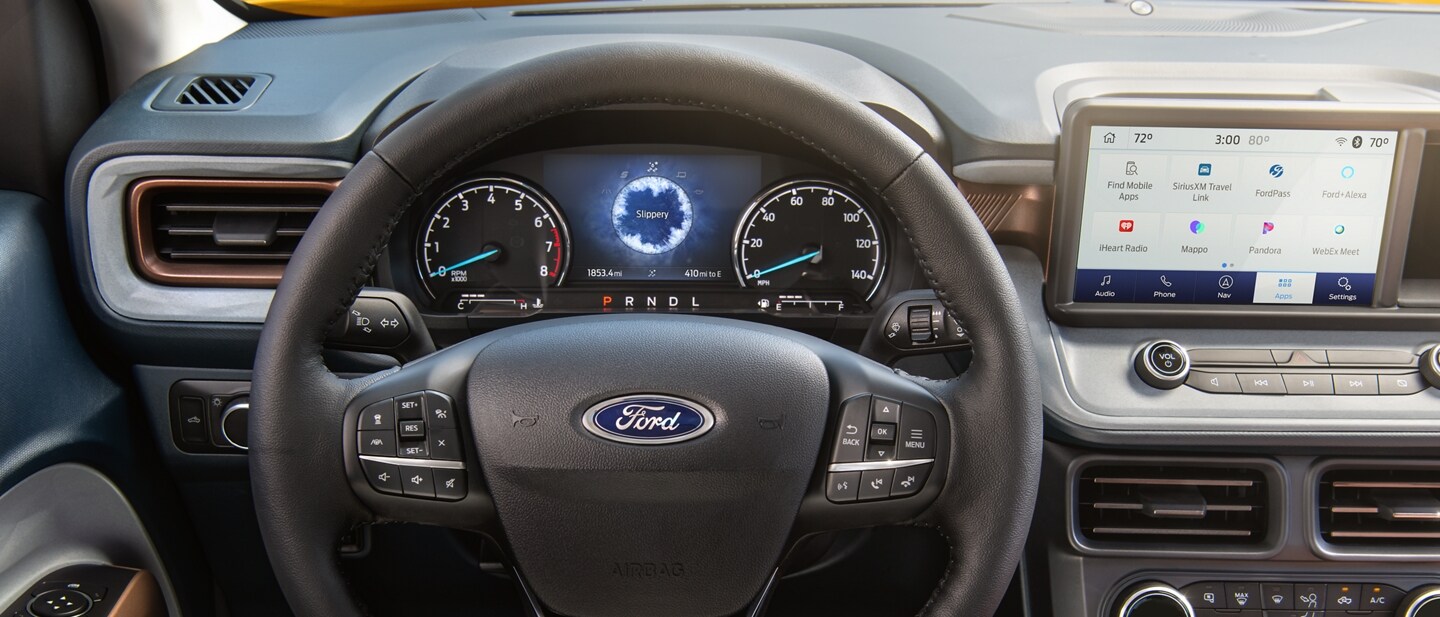 Primer plano de la pantalla del grupo de instrumentos donde se ve el modo Resbaladizo en la camioneta Ford Maverick® 2023