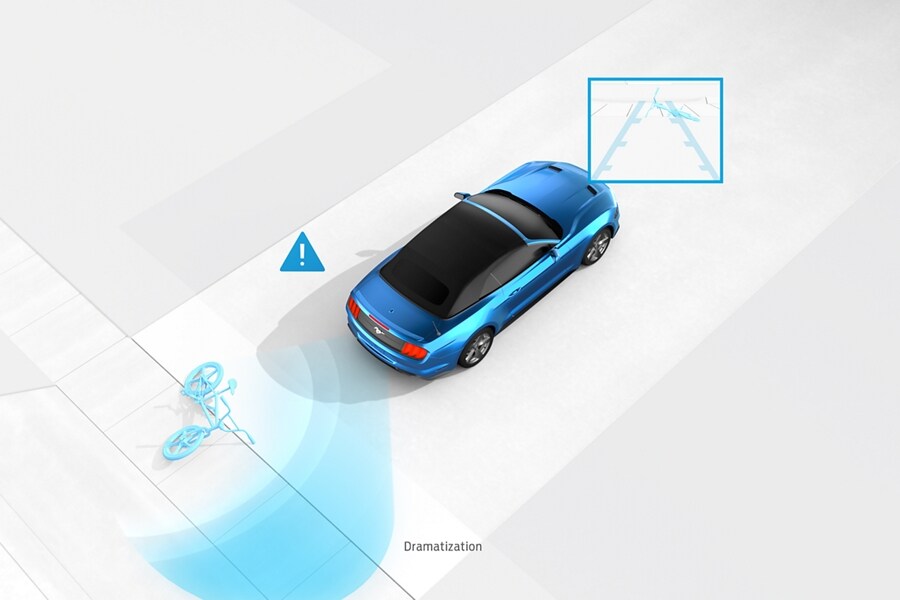 Imagen de un Ford Mustang® 2023 cupé que demuestra la Cámara de Marcha Atrás
