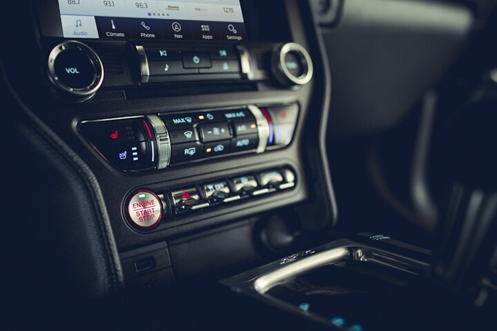Consola central de una Ford Mustang® Coupe 2023