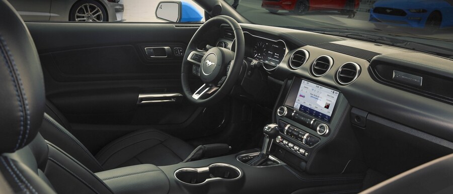 Interior de un Ford Mustang® 2023 cupé