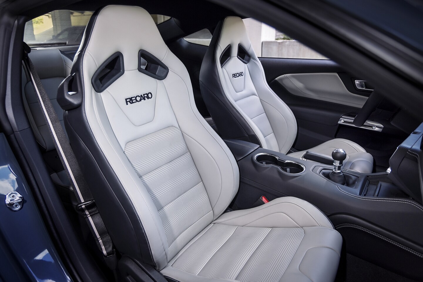 2024 Ford Mustang Front Chairs