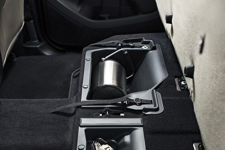 Almacenamiento debajo del asiento de una Ford Ranger 2023