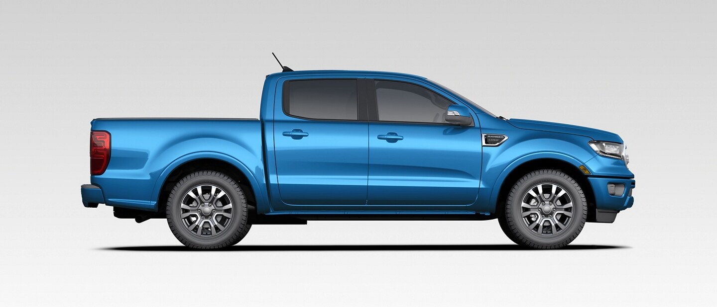 Una Ford Ranger® Sport Lariat 2023 en antimatter blue