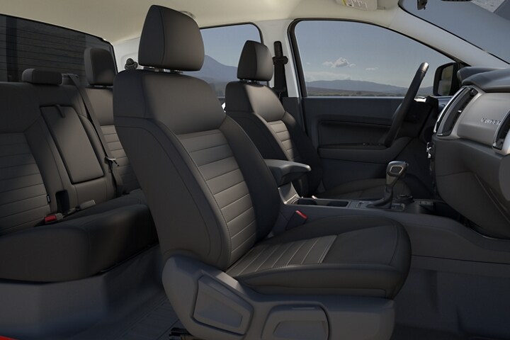 Se muestran los asientos individuales de la Ford Ranger 2023 en Ebony