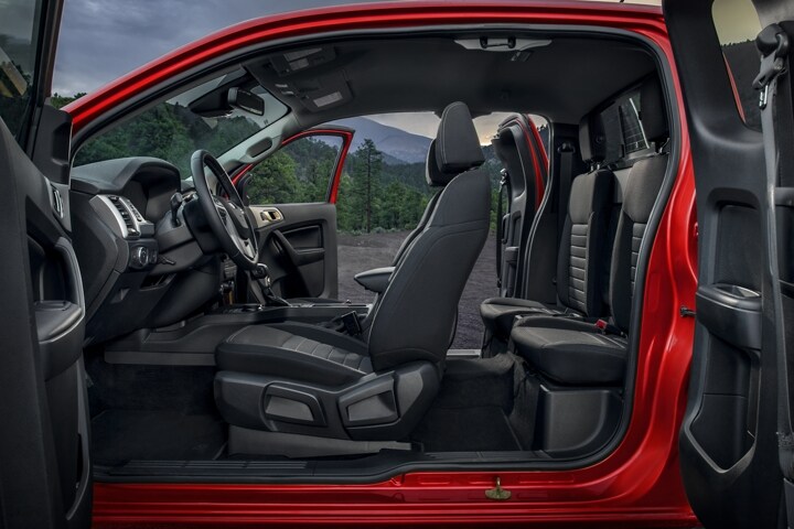 Interior amplio en Ebony de una Ford Ranger® XLT 2023