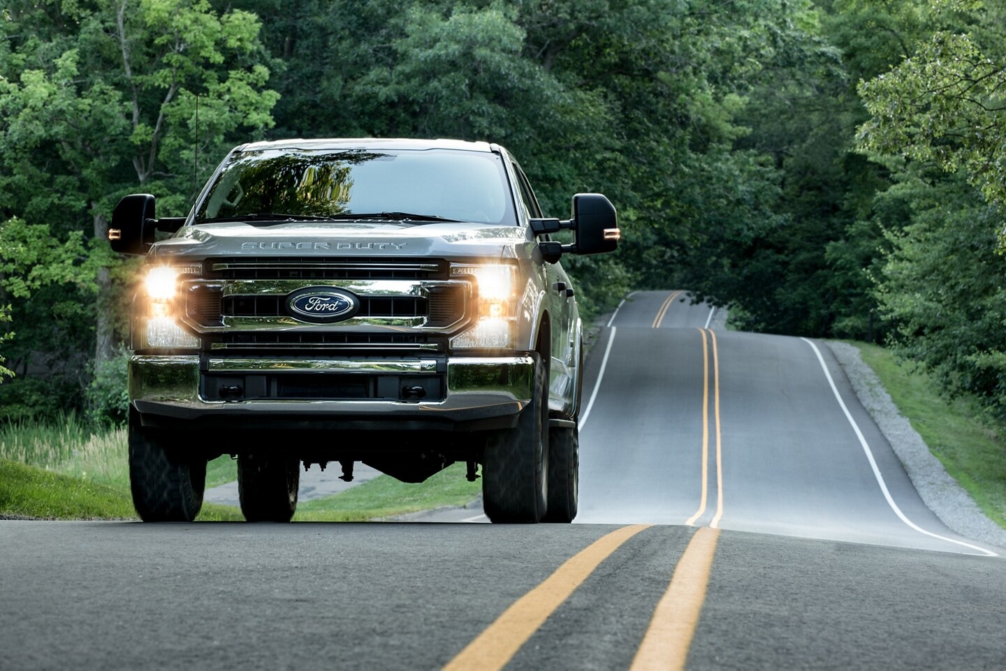 https://www.ford.com/is/image/content/dam/vdm_ford/live/en_us/ford/nameplate/superduty/2021/collections/dm/20_FRD_FSD_47620.tif?croppathe=1_3x2&wid=1440