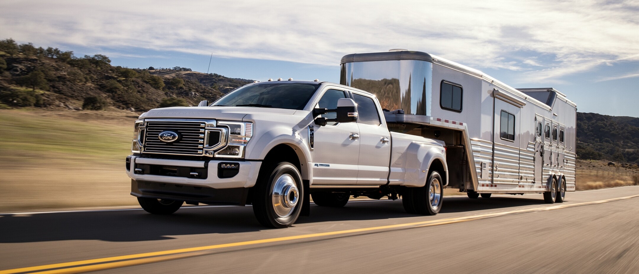 https://www.ford.com/is/image/content/dam/vdm_ford/live/en_us/ford/nameplate/superduty/2021/collections/dm/20_FRD_FSD_48840_90A0786_C1.tif?croppathe=1_21x9&wid=2160