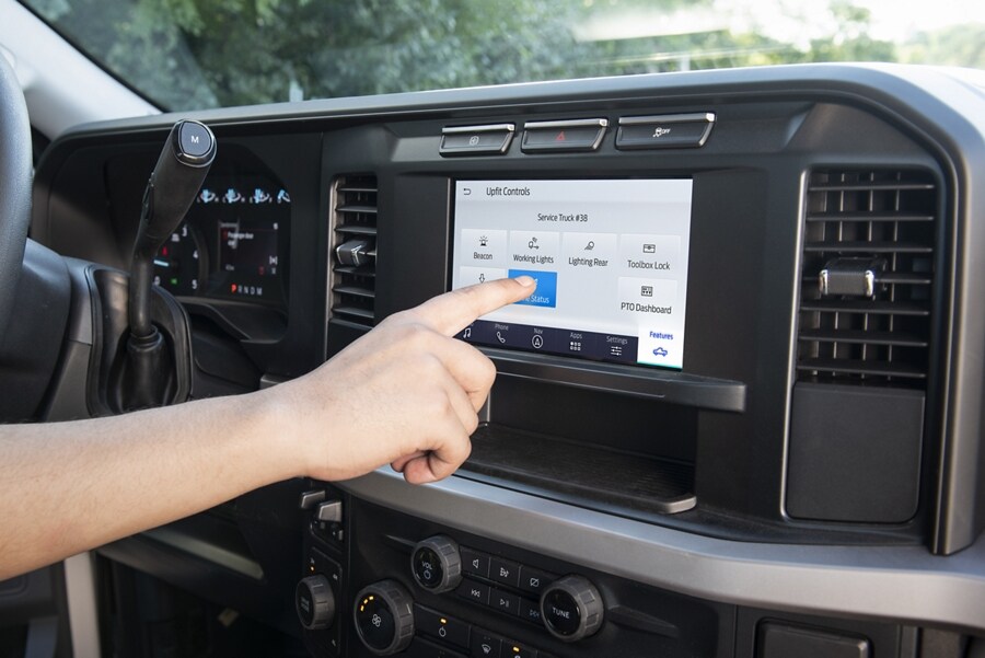 Primer plano de la pantalla de 12” que muestra la imagen de una cámara en una camioneta​​​​​​​ Ford Super Duty® 2023