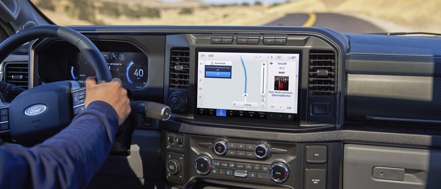 The 12-inch center display screen showing trailer navigation display in a 2024 Ford Super Duty® pickup