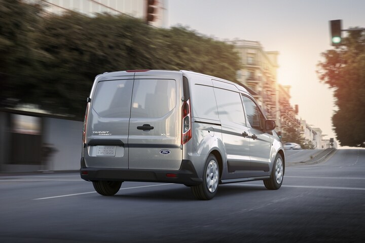 Se muestran las puertas traseras que se abren hacia afuera disponibles de la Ford Transit Connect Cargo Van 2023