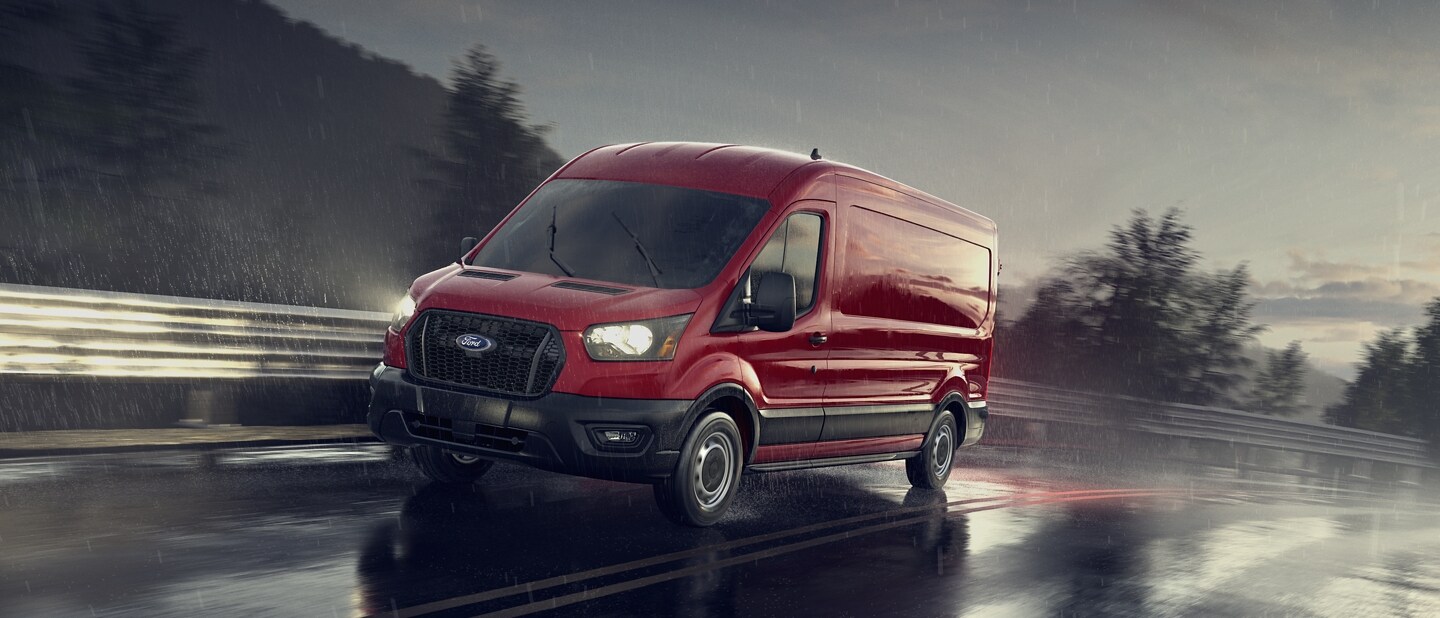 Imagen de una van Ford Transit® 2023 con Faros Delanteros con Luz Alta Automática