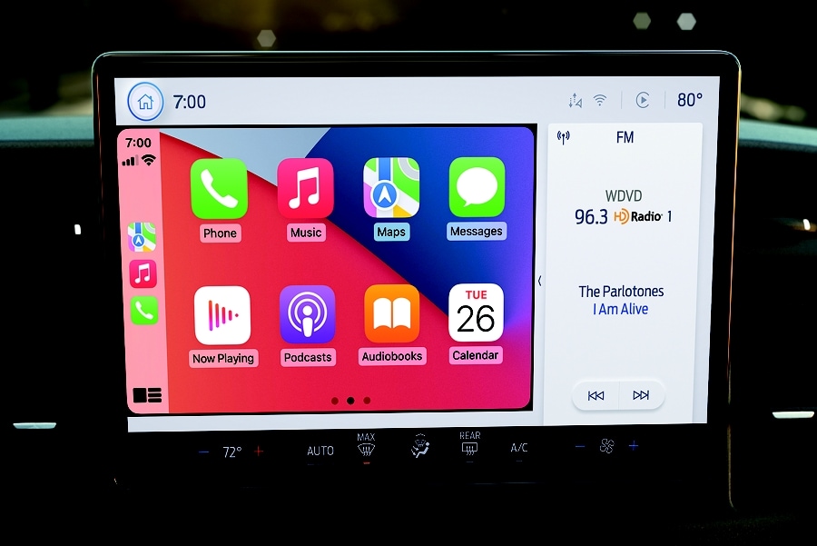 Image of touchscreen featuring Apple Carplay®